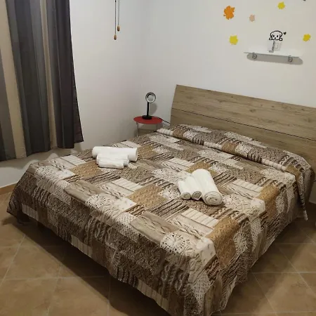 6 Beds Just Minutes From San Teodoro *